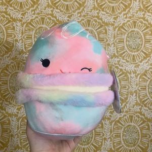 Lo ma the Squishmallow macaroon